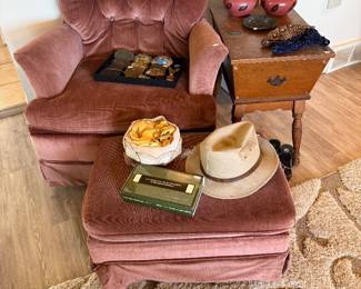 Vintage Furniture, Women's Hats, Vtg Wooden Side Table