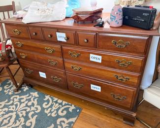 Dresser 