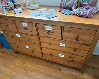Dresser 