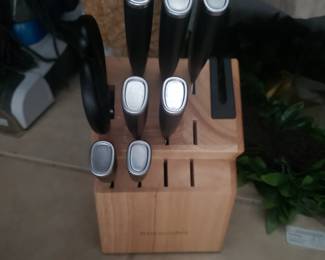 Knives and block with sharpener