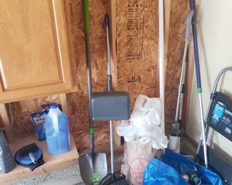 Misc. Indoor/ outdoor cleaning equipment(shovel, broom, mop etc.)