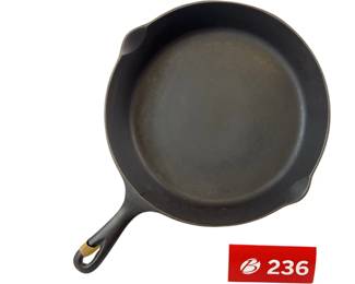 Chicago Hardware Foundry 8 In Diamond A Double Pour Skillet *S