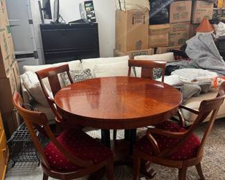 Stunning cherry wood Ethan Allen round table 46”