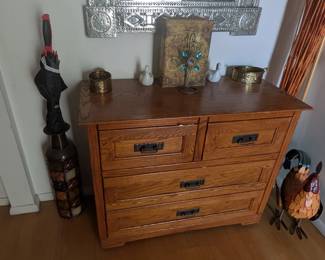 Entryway table, mirror and knickknacks, reeds