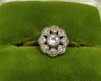 01 Vintage Diamond Ring set in 18K