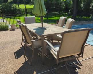 Lazboy 6 Seat Patio Set With Umbrella
