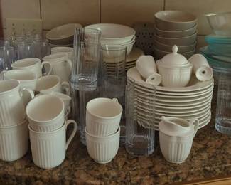 Assortment of Kitchen Goodies