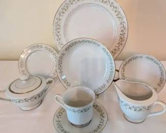 8 place China Marie Pattern