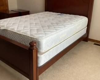 Broyhill Bed with Sealy Posturepedic Mattress Box Spring, Full size