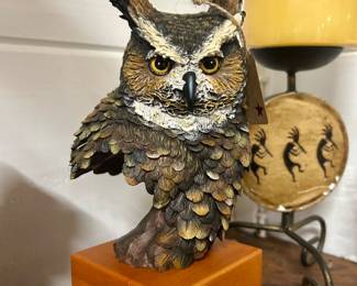 Decorative Owl Sculpture / Woodland Décor Figure