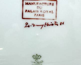 Set 8 Limoges France Manufacture Du Palais Royal Paris Dinner Plates With Gold Accents, Appear Unused Lot #: 2