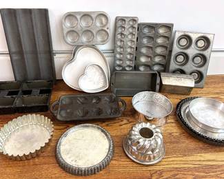 Over 20 Baking Cake Tins Lot #: 91