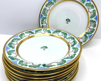 Set 8 Limoges France Manufacture Du Palais Royal Paris Dinner Plates With Gold Accents, Appear Unused Lot #: 2