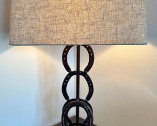 Horseshoe lamp