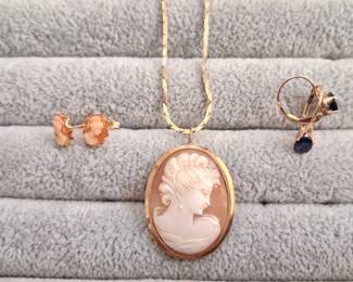 14kt gold cameo necklace and earrings 