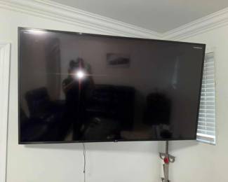 65 Inch tv $200