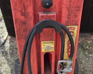 56.1.TODD 28gallon poly gas caddy, full