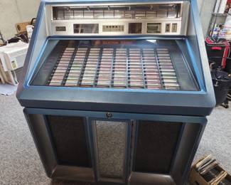 109.1.AMI Rowe jukebox Model R90, records