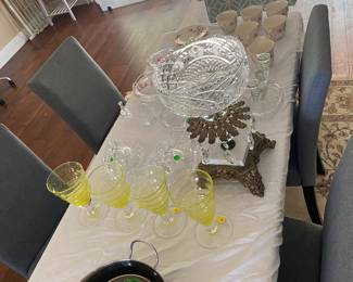 Vintage glassware, chairs et
