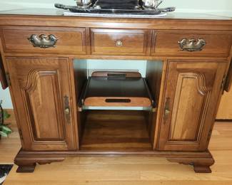 Drop leaf server