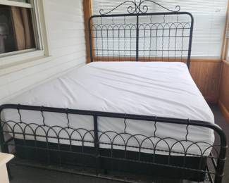 Queen garden gate metal bed