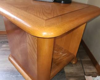 Qty 2 oak end tables
