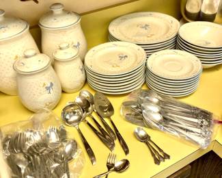 Brick Oven Stoneware "Aunt Rhody Goose" Dinnerware Set
