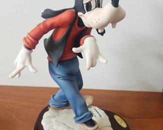 Disney "Goofy" figurine by Giuseppe Armani Florance
