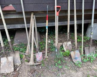 many used garden tools