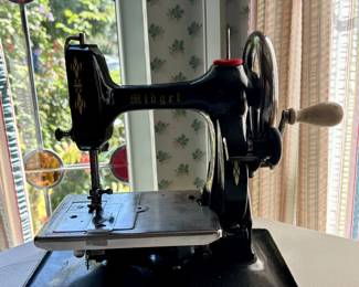Singer Sewing Machines  Classic Singer sewing machines featuring timeless craftsmanship and collectible appeal. A must-see for sewing enthusiasts, textile artists, collectors, and lovers of vintage décor.