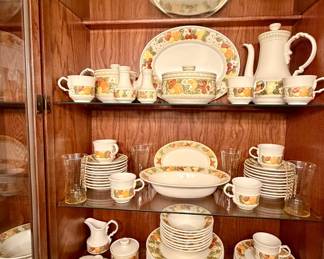 Vintage Metlox  Vernon Ware  “Della Robbia”, California