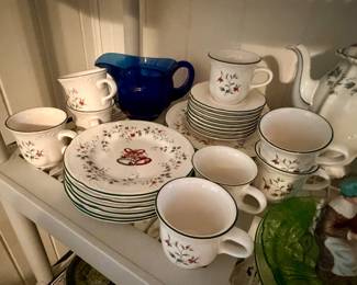 Pfaltzgraff winterberry stoneware dishes