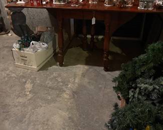 Gateleg dropleaf Table