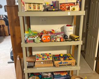 Vintage Playskool Lincoln Logs in original cardboard storage cannister