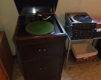 Victrola! Working condition, with records