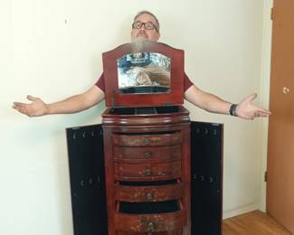 Someone mentioned that my drawers were hanging open?