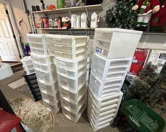 Empty stackable bins