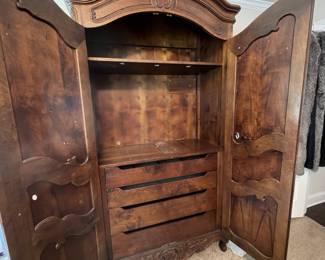 Henredon Villandry Armoire