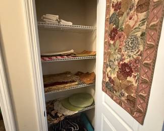 Some really nice placemat and napkin sets. Free hangers.
