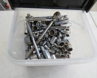 Lot 374. 1/4" and 3/8" sockets and ratchets