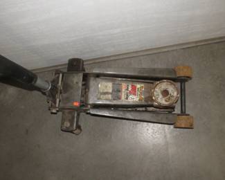 Lot 59. Heavy-duty Pittsburgh 3-ton floor jack