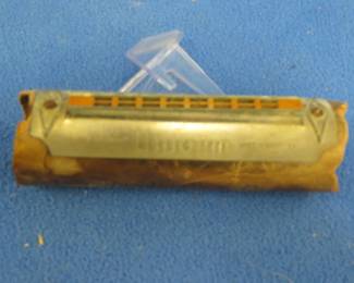 Lot 415. Weiss Mandola Unicum Modulation Organ. No sound from the low notes. Minimum bid $35.