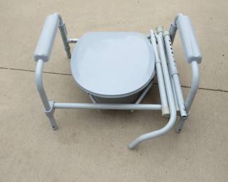 Lot 144. Commode