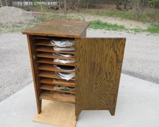 Lot 121. Vintage record player with 78rpm records