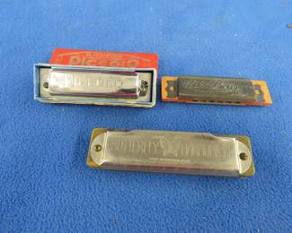 Lot 280. Three old harmonicas: M. Hohner 3 18" Piccolo harmonica in the key of D. made in Germany. Excellent condition. Occupied Japan maker 10-hole diatonic harmonica. Sounds great. Vintage 1960s Lil bear harmonica made in Japan.
