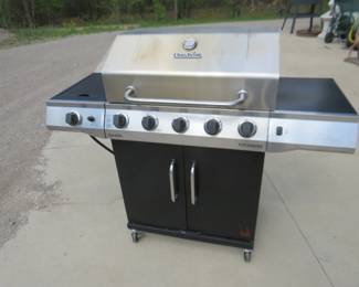 Lot 341. Char-Broil Performance grill. 5 main burners plus a side burner. Piezo ignitor with backlit control knobs. Grilling area is 27" x 16". Very good condition. No tank.