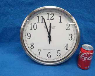 Lot 178. La Crosse radio-controlled battery-operated wall clock