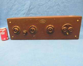 Lot 469. Atwater-Kent Model 20 radio. Appears to be complete and with a clean interior.