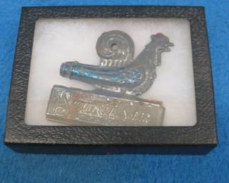 Lot 83. Weiss novelty rooster souvenir six-hole harmonica with poor sound.