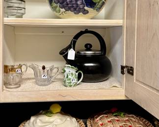 Vintage decorative pie plates 